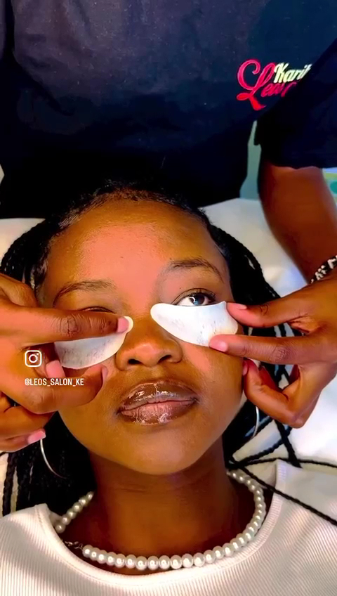 Lash extensions application